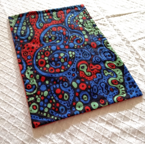 SOLD NwoT Set of 4 Soft Padded Placemats Reversible Trippy Fabric - Picture 7 of 11